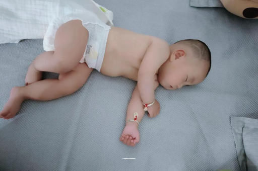 安庆两个月宝宝肚子胀气